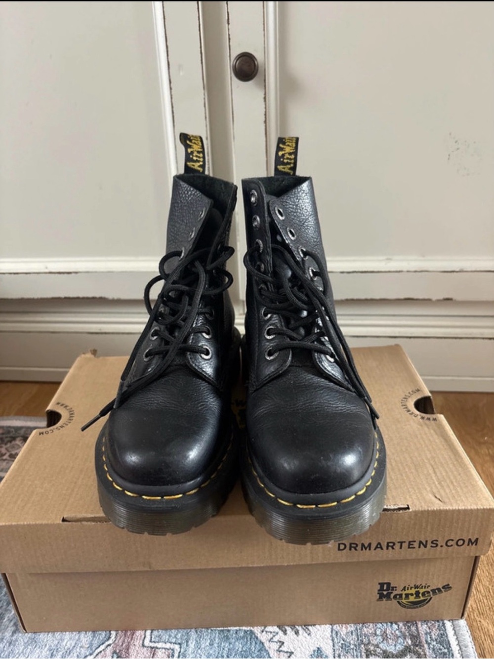 Dr. Martens Black Leather Lace-Up -Pascal